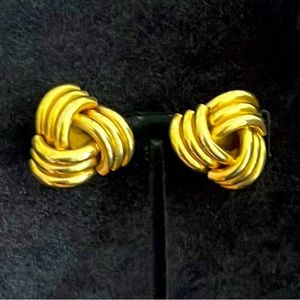 Trifari vintage gold clip on earrings